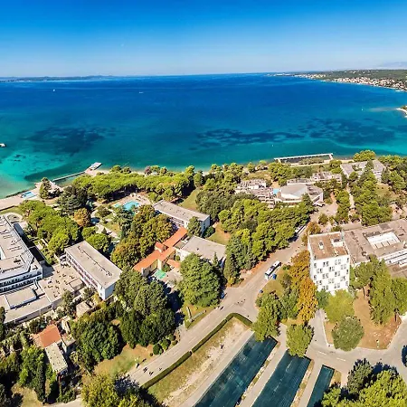 Ryanair'S Seaside Top Choice Zadar Exterior photo