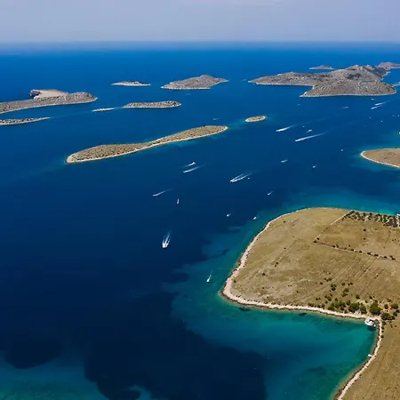 Ryanair'S Seaside Top Choice Zadar Exterior photo